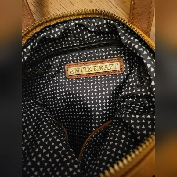 Antik Kraft Vegan Leather Crossbody Bag - Picture 3 of 4